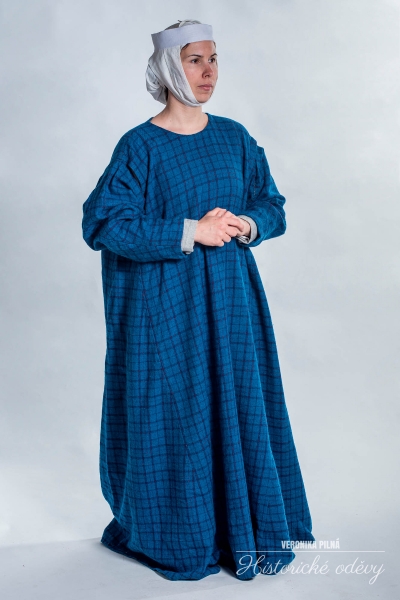 Oděv ve stylu volných střihů, cca. 1235 - 1330